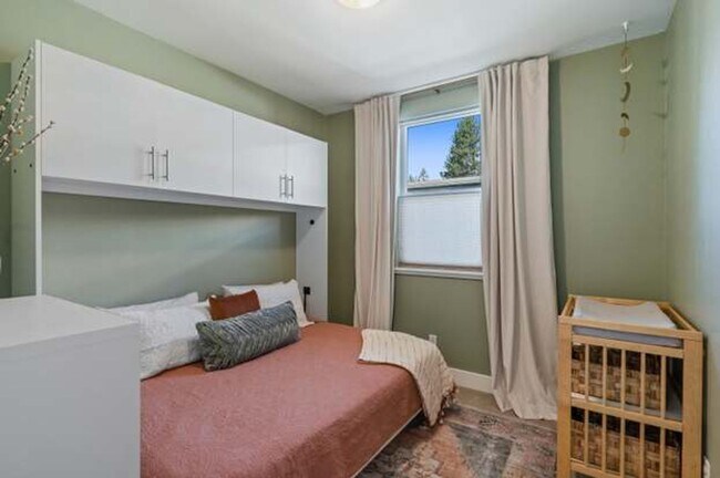 Building Photo - Beautiful Mid-Century Modern Home with lot...
