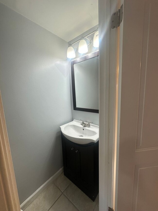 Building Photo - Centrally Located 2 BR Green Townhome with Fenced Patio