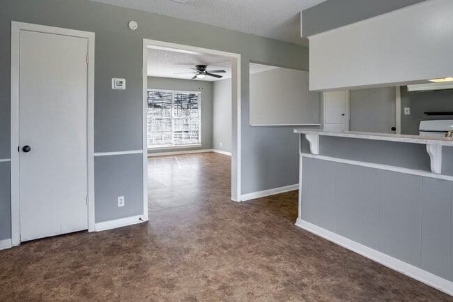 Building Photo - 6702 Esther Dr