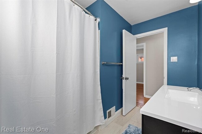 Building Photo - 4114 Lincoln Blvd