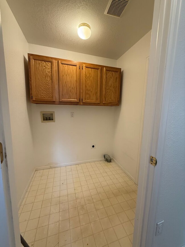 Building Photo - Charming 2 Bed, 2 Bath Home for Rent in We...