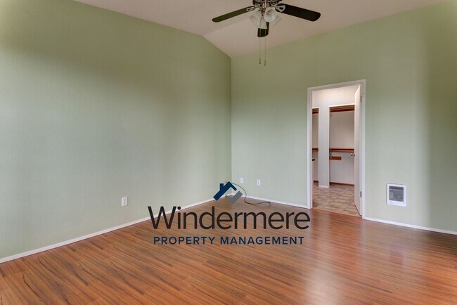 Building Photo - 3 Bedroom 2 Bath + Bonus Room Home with Stunning Water Views in Admirals Cove