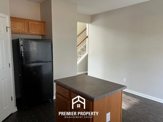 Building Photo - Spacious 4BR Huntsville Home with Hardwood Floors, Island Kitchen & Fenced Yard