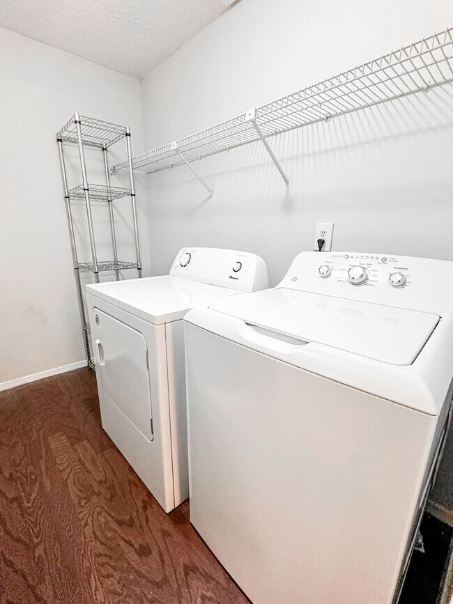 Building Photo - 2 bed/2 bath condo in great Roswell location