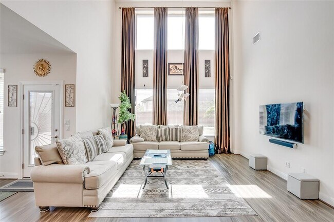 Building Photo - 508 Middle Brook Dr