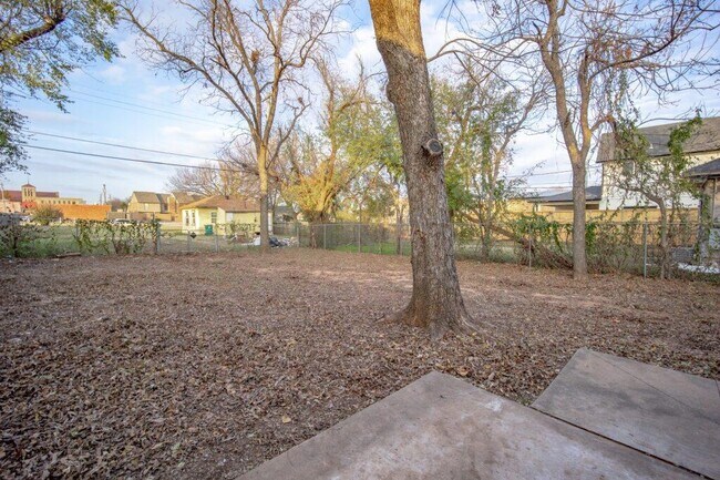 Building Photo - 1013 NW 45th St