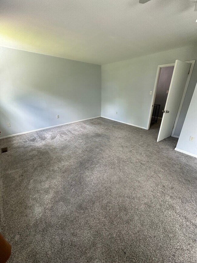Building Photo - Nice 2 bedroom townhome with a view!