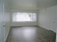 Building Photo - 2bed/2bath AVAILABLE NOW