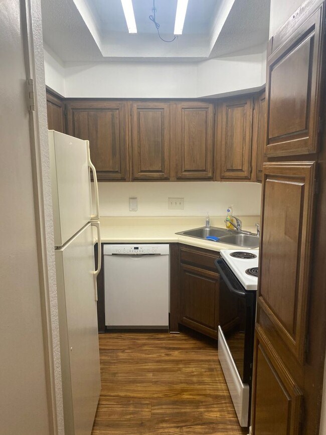Building Photo - Marina Pointe One Bedroom Unit