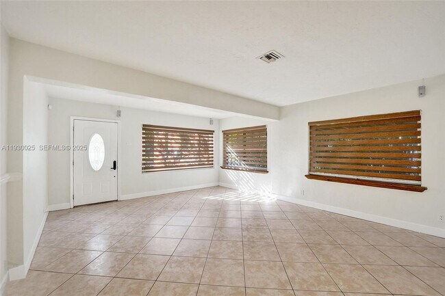 Building Photo - 2611 Roosevelt St