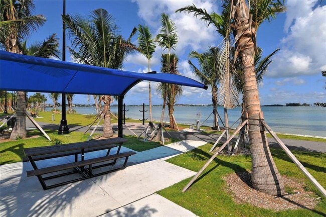 Building Photo - 567 Bird Key Dr