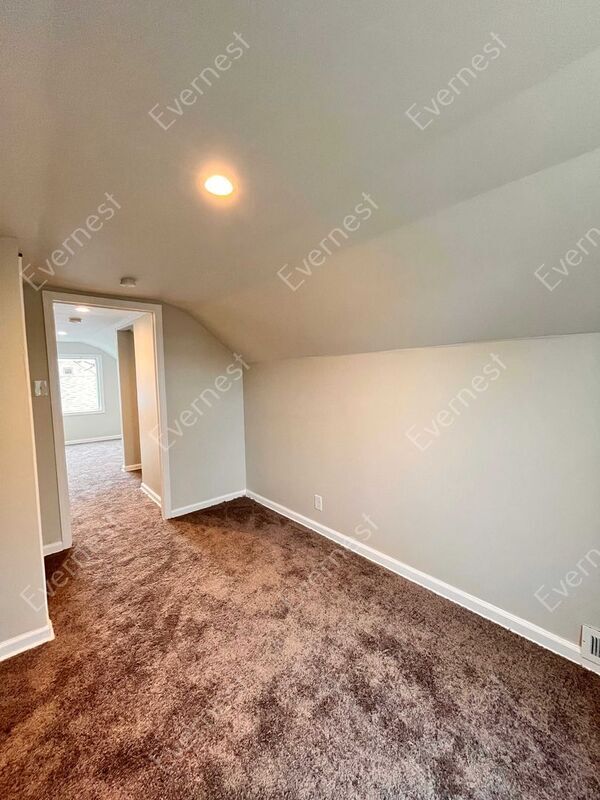 Building Photo - 11520 Maxwell Ave