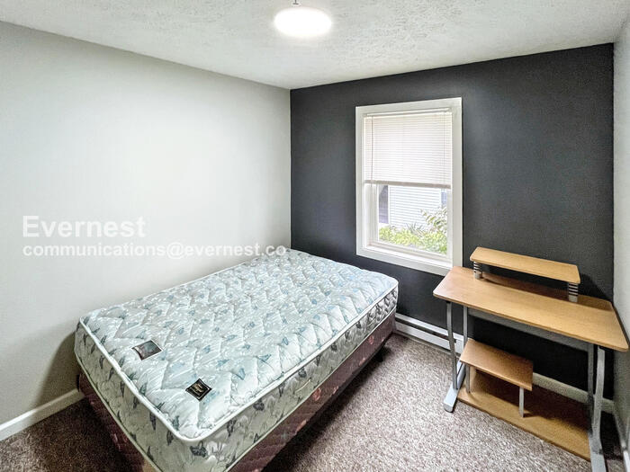 Building Photo - 208 Lower Consol Rd NW