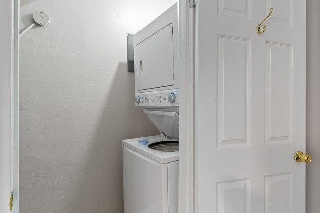 Building Photo - 701 Rosedale St