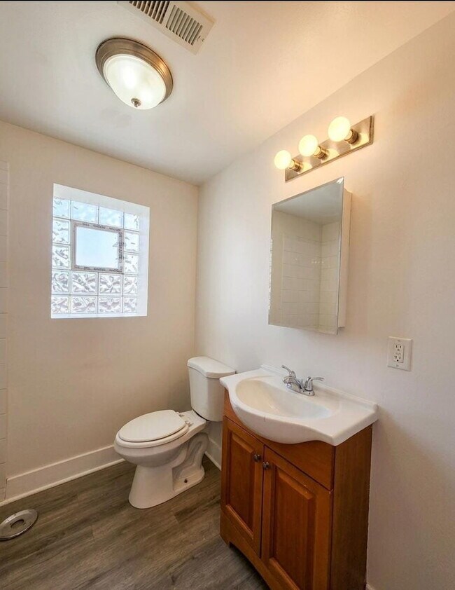Building Photo - 3939 W Iowa St