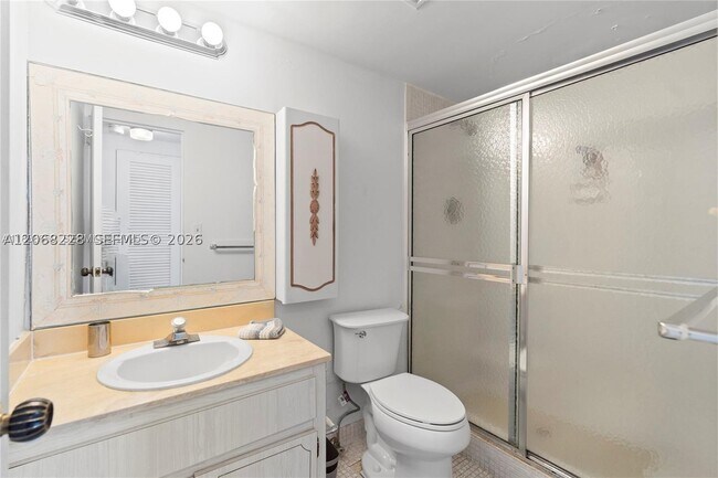Building Photo - 5001 Collins Ave