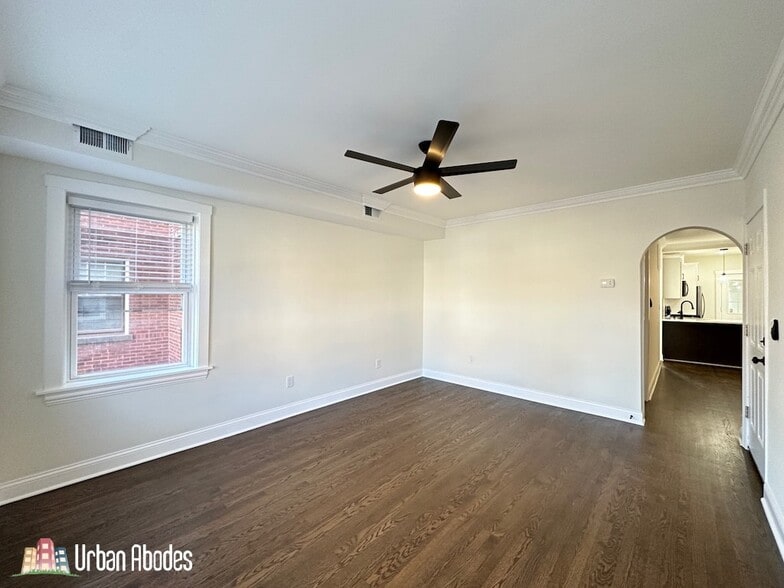 Building Photo - 3045 W Addison St