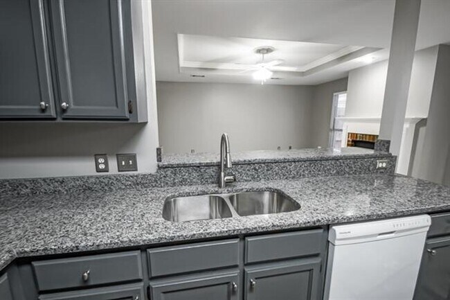 Building Photo - Lovely updated home in Suncrest Subdivision