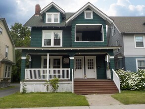 Building Photo - Beautiful 3 Bedroom July 1, 2026