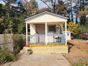 Building Photo - Charming 1BR House in Austell