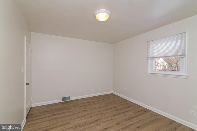 Building Photo - 1001 Armistice Dr