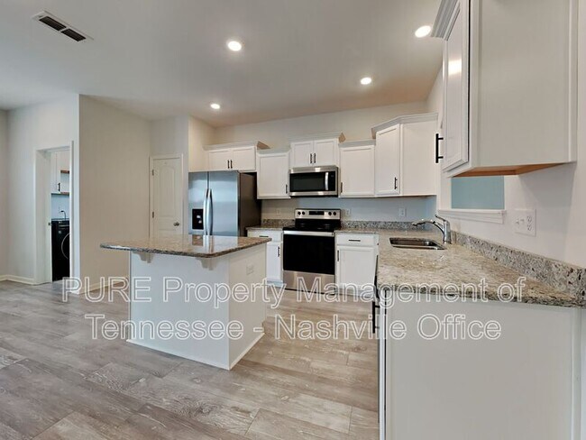 Building Photo - 400 Zeffer Ct