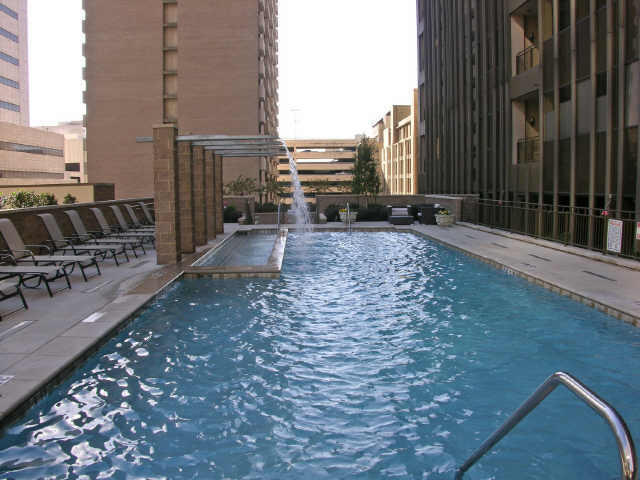 Building Photo - Downtown condo with roof top pool & concie...