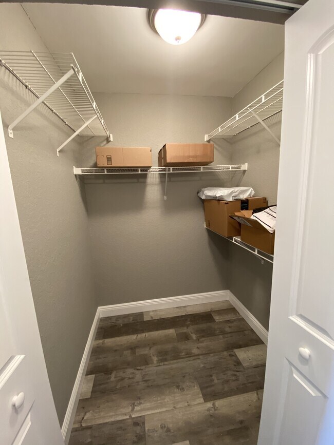 Building Photo - 2871 N Oakland Forest Dr