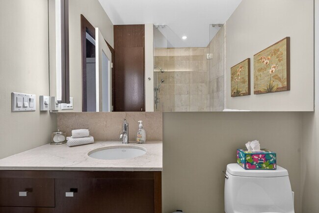 Building Photo - 1001 NW Lovejoy St