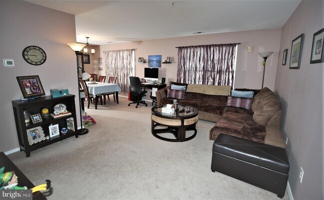 Building Photo - 1303 Blossom Cir