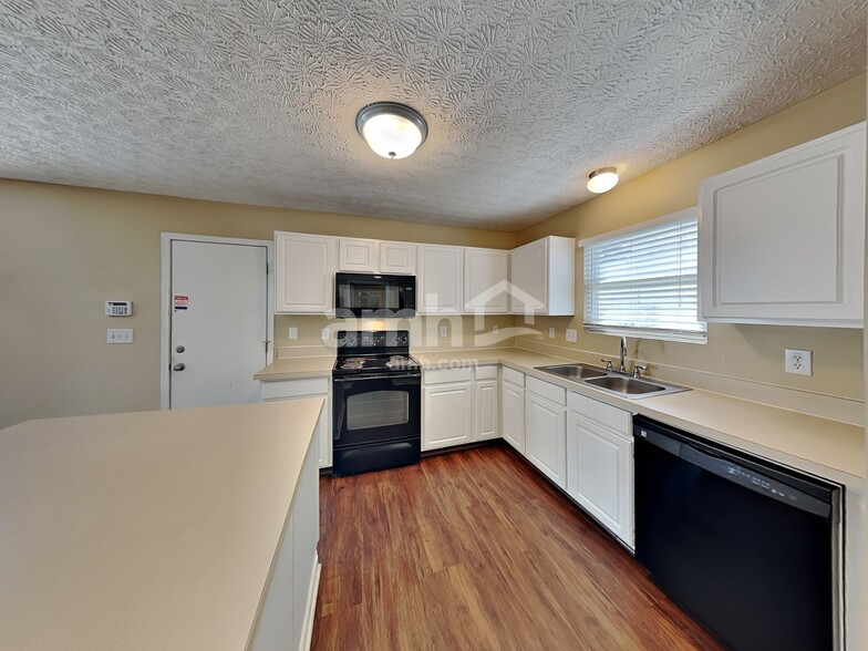 Building Photo - 5979 Haydens Crossing Blvd