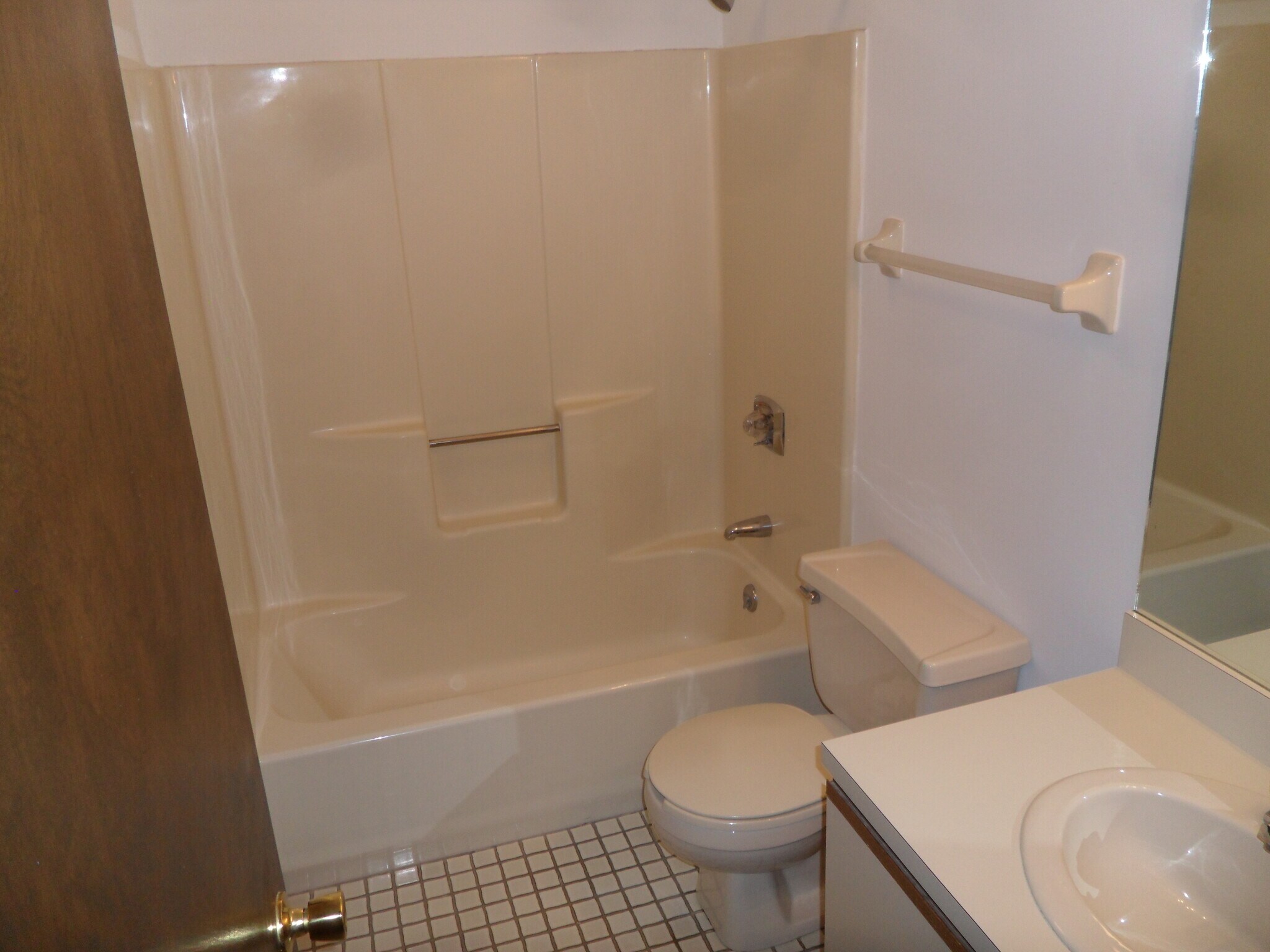 Building Photo - 177 Skyview Dr