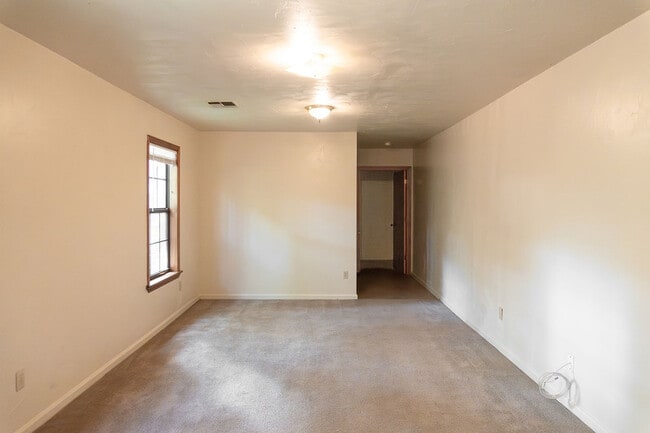 Building Photo - 5806 Bombadil Ct
