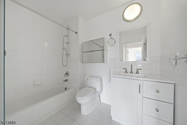 Building Photo - 8 Jennifer Dr