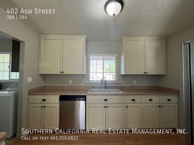 Building Photo - 402 Ash St