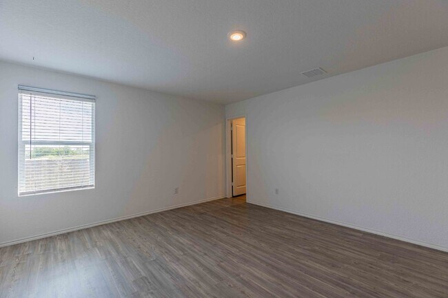 Building Photo - 6562 Runaway Row