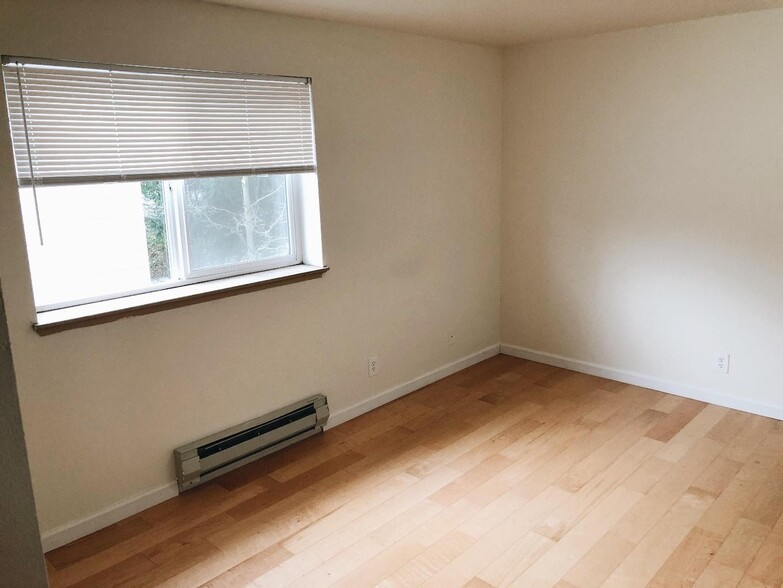 Primary Photo - 12327 Roosevelt Way NE