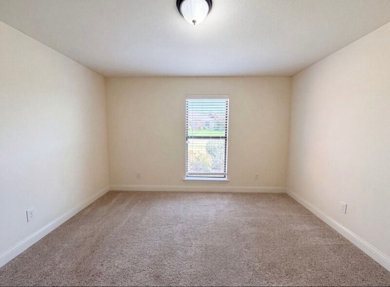 Building Photo - 3032 Laguna Dr