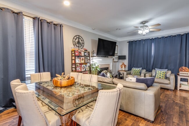 Building Photo - 1986 Eastend Dr