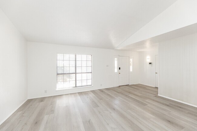 Building Photo - 16814 Kilwinning Dr