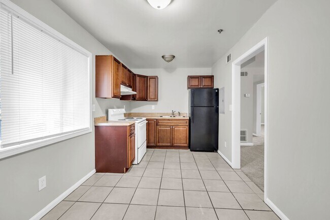 Building Photo - 1621 Line Cir