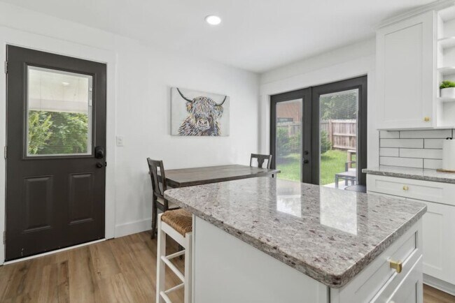 Building Photo - 2503 Merry Oaks Dr