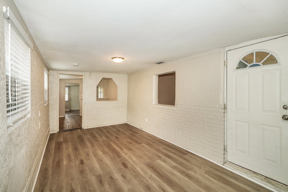 Building Photo - 1809 E Sitka St