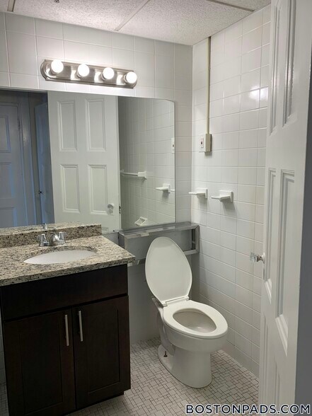 Building Photo - 62 Boylston St