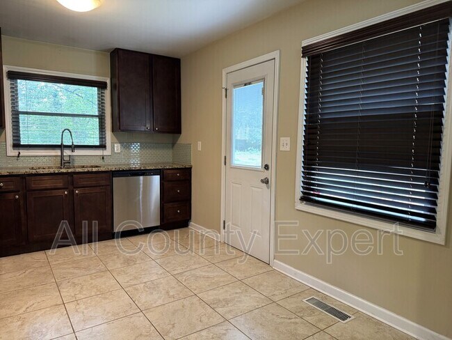 Building Photo - 916 Zion Cir