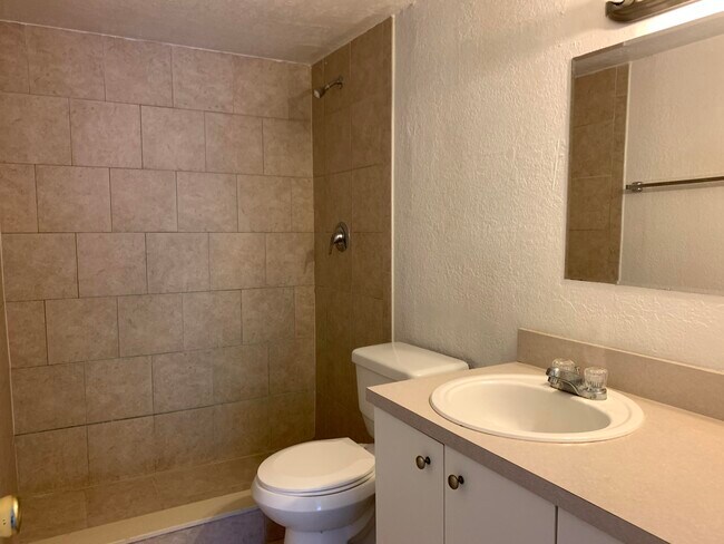 Building Photo - 431 Executive Center Dr