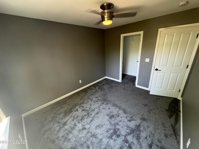 Building Photo - 1665 Southview Dr