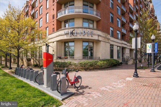 Building Photo - 3600 S Glebe Rd