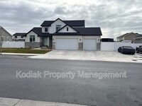 Building Photo - 1439 W Stable St