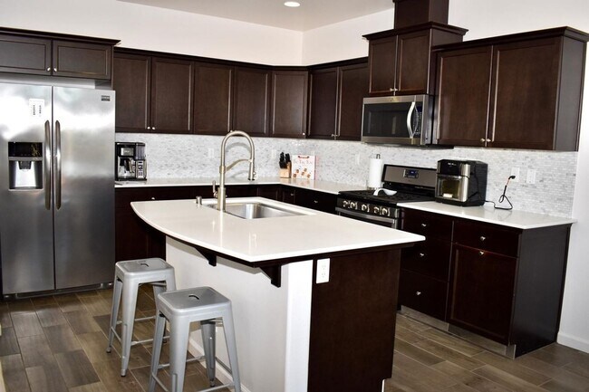 Building Photo - Stunning 3-Bedroom, 2.5-Bathroom Home for ...
